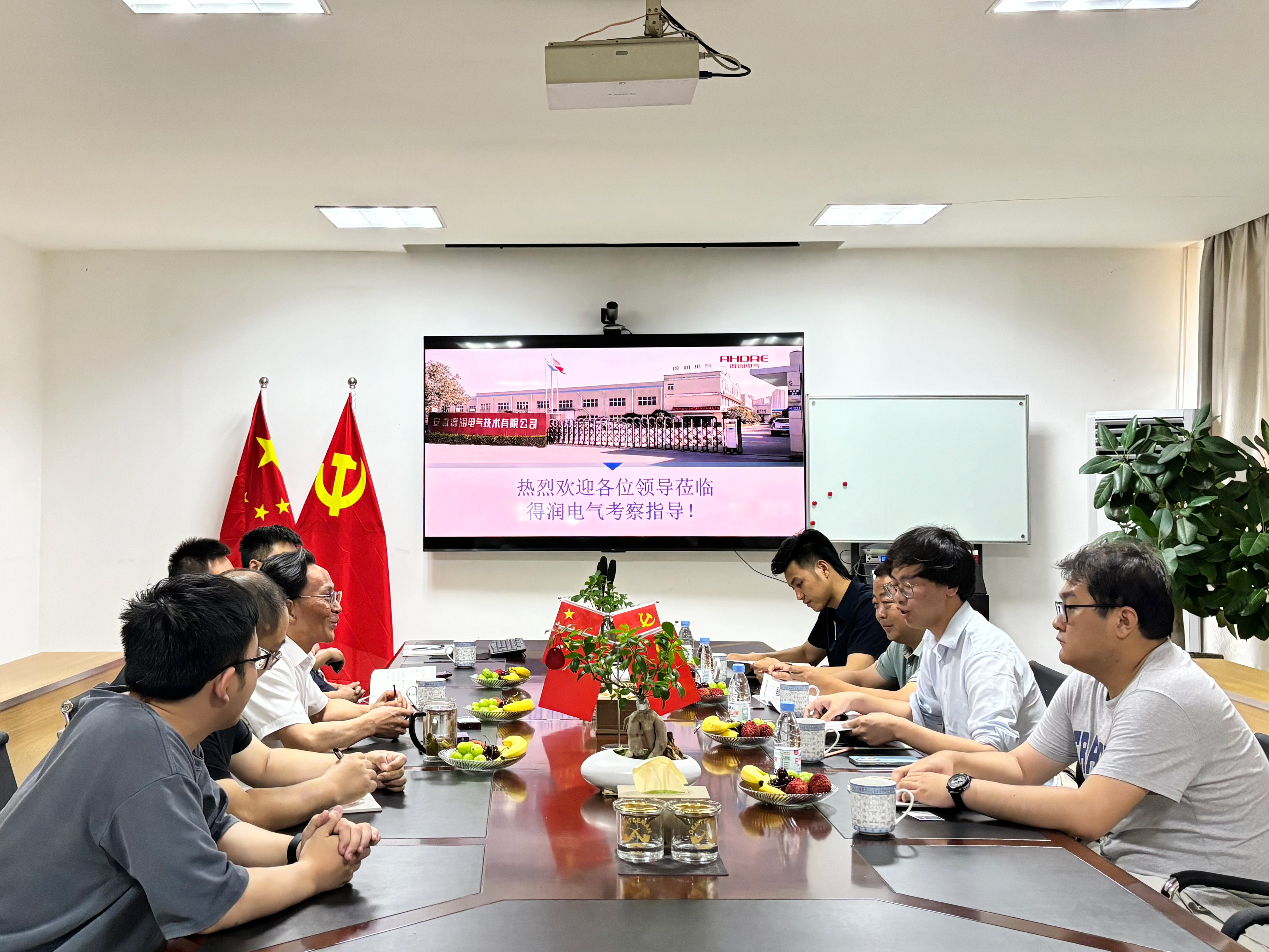 中徽建客戶蒞臨得潤(rùn)電氣參觀驗(yàn)貨