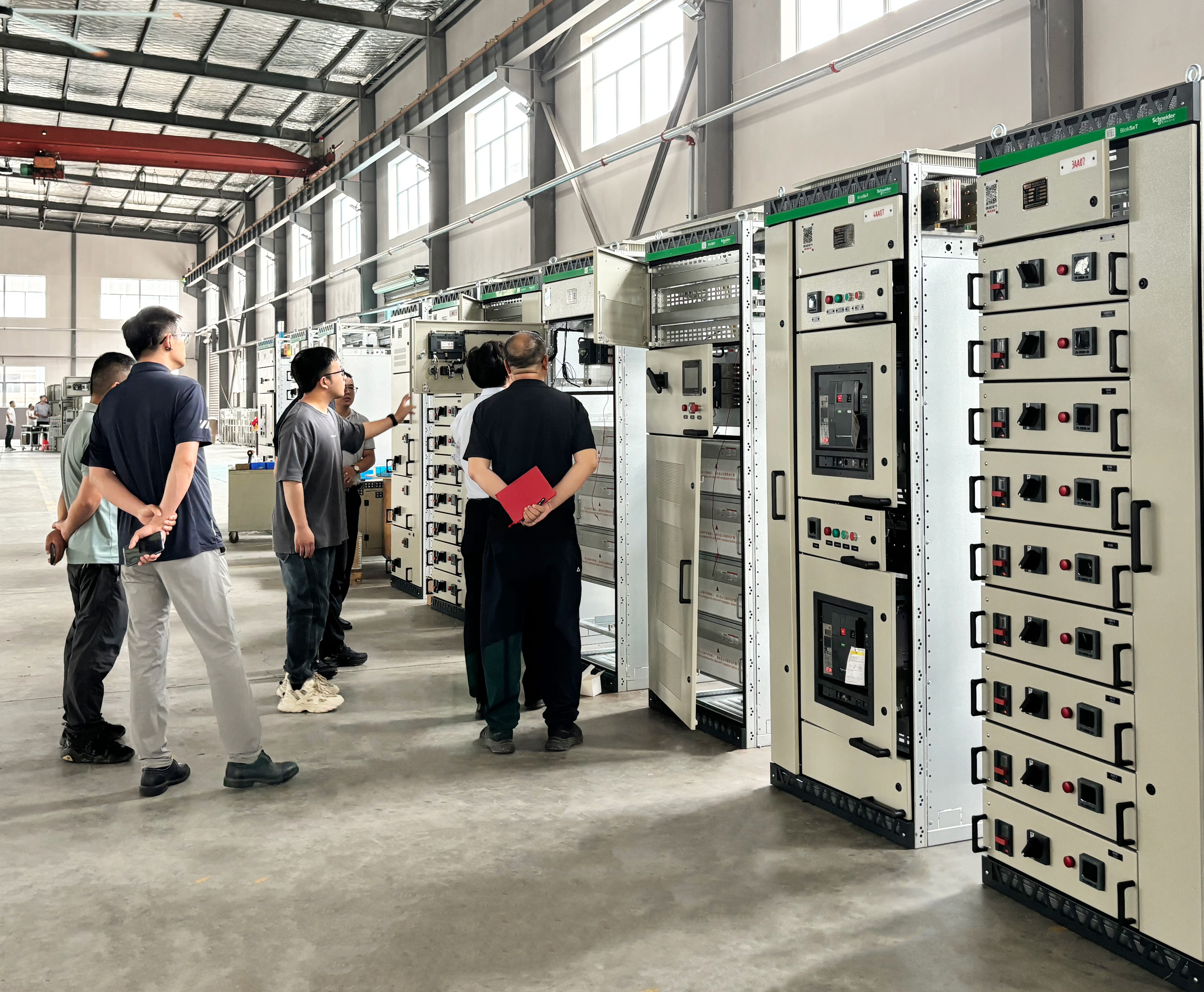 中徽建客戶蒞臨得潤(rùn)電氣參觀驗(yàn)貨