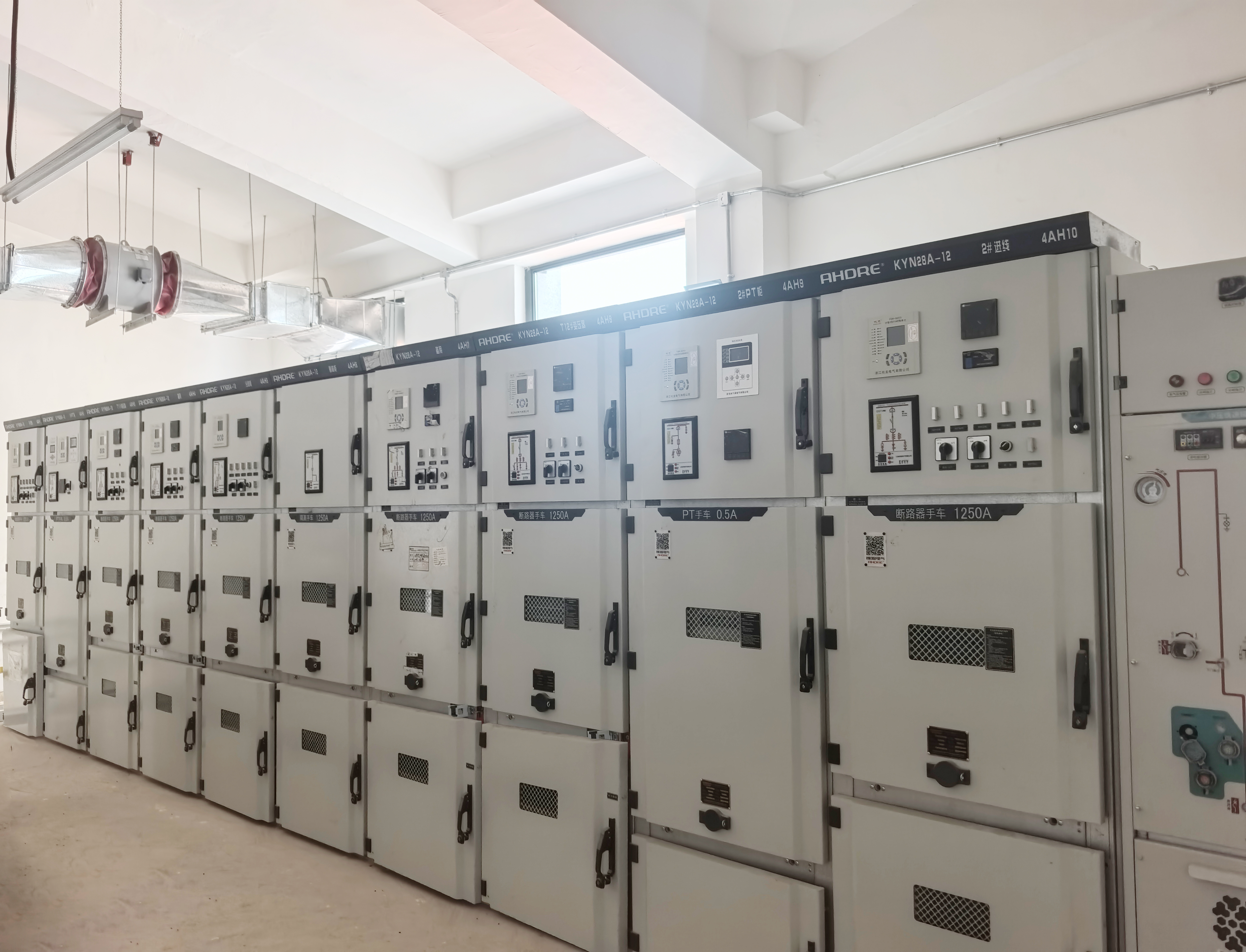 KYN28A-12型高壓中置式開關(guān)柜