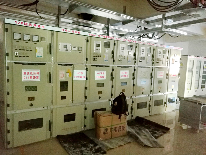 中壓開(kāi)關(guān)柜現(xiàn)場(chǎng)圖.jpg 中壓開(kāi)關(guān)柜現(xiàn)場(chǎng)圖.jpg