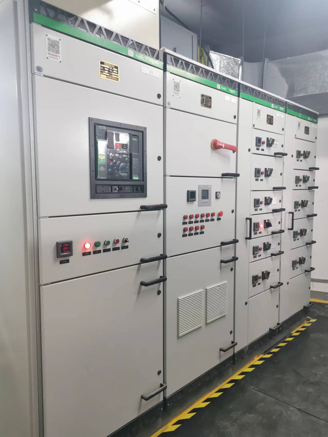 施耐德B柜醫(yī)院現(xiàn)場(chǎng) 施耐德B柜醫(yī)院現(xiàn)場(chǎng)