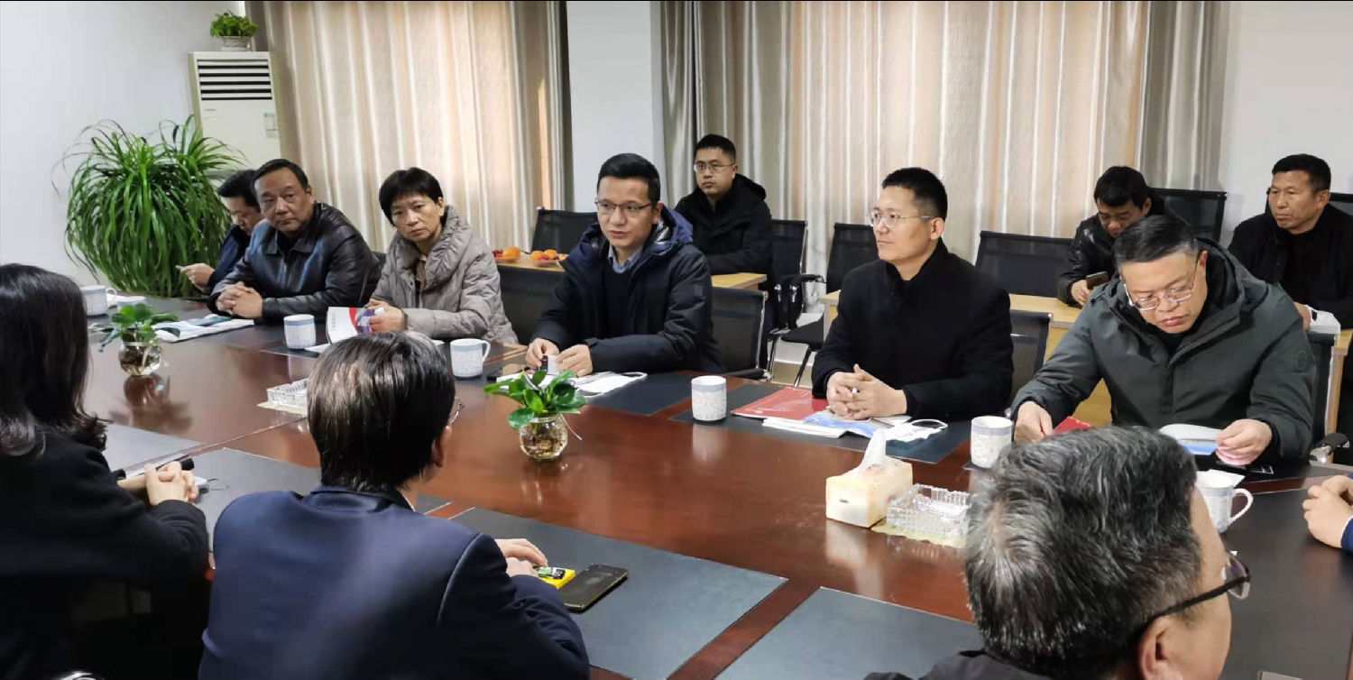 李縣長談?wù)摪踩a(chǎn)問題 李縣長談?wù)摪踩a(chǎn)問題