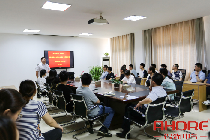 安全培訓(xùn)活動(dòng).jpg 安全培訓(xùn)活動(dòng).jpg