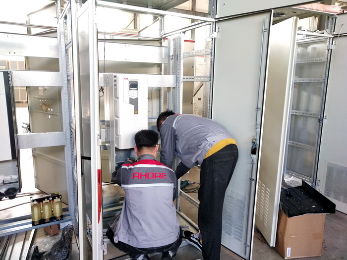 相互配合著工作.jpg 相互配合著工作.jpg