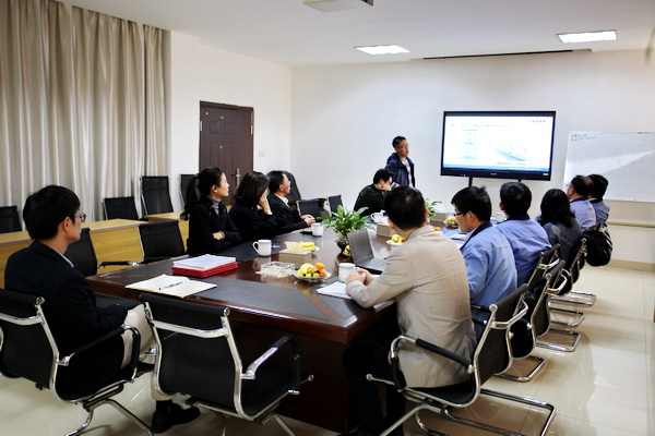 雙方進(jìn)行會(huì)議交流 雙方進(jìn)行會(huì)議交流