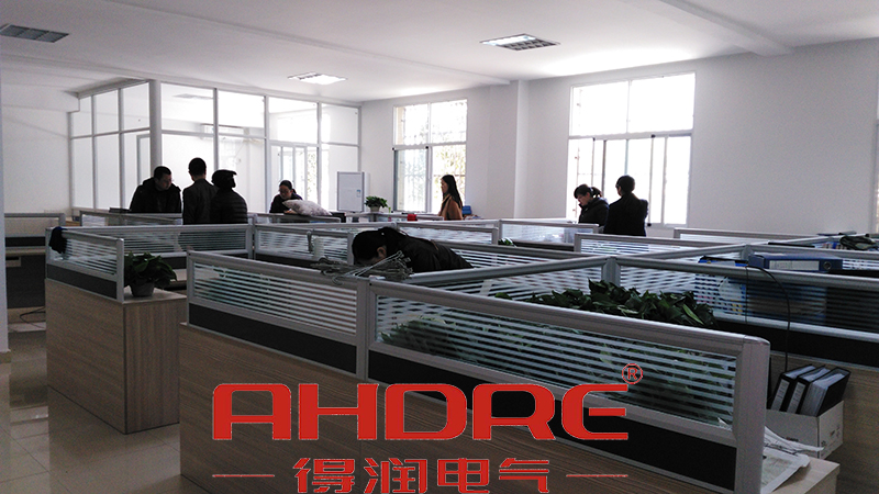 得潤(rùn)電氣 高壓開關(guān)柜生產(chǎn)廠家 咨詢熱線:4000551777 QQ:3176885416. 得潤(rùn)電氣 高壓開關(guān)柜生產(chǎn)廠家 咨詢熱線:4000551777 QQ:3176885416.