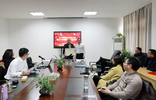 先進集體.jpg 先進集體.jpg