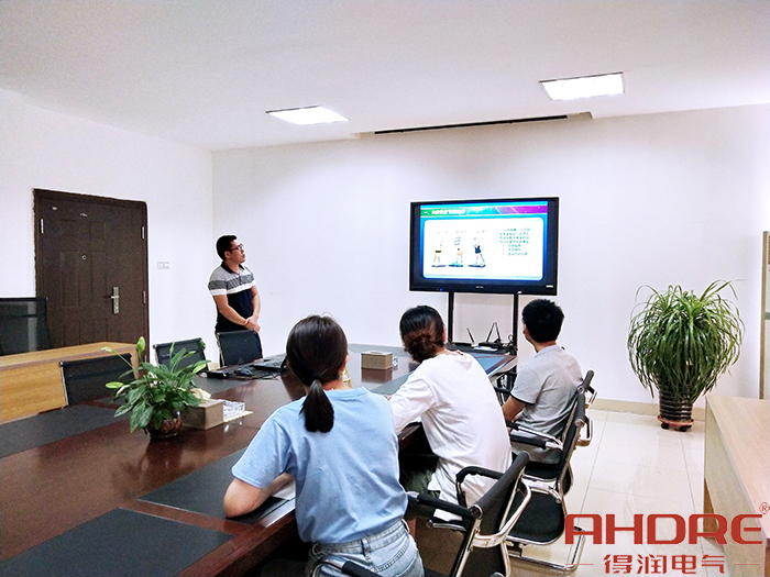 安全教育培訓(xùn)活動(dòng)1.jpg 安全教育培訓(xùn)活動(dòng)1.jpg