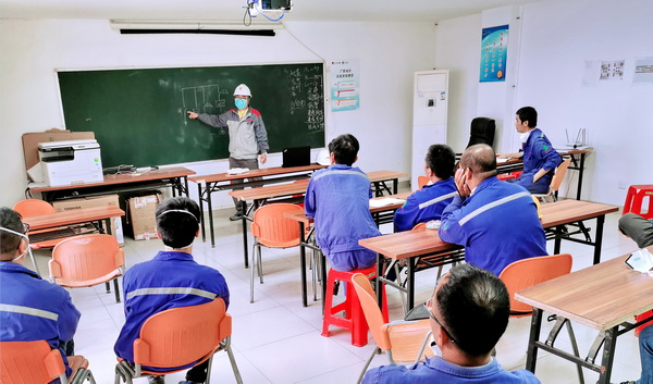 現(xiàn)場培訓(xùn)指導(dǎo)圖.jpg 現(xiàn)場培訓(xùn)指導(dǎo)圖.jpg