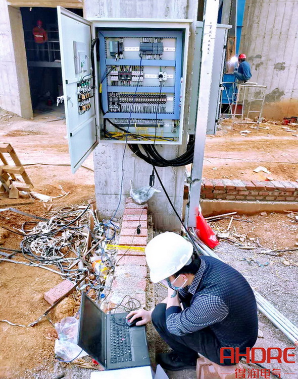 售后調(diào)試工作中的他們3.jpg 售后調(diào)試工作中的他們3.jpg