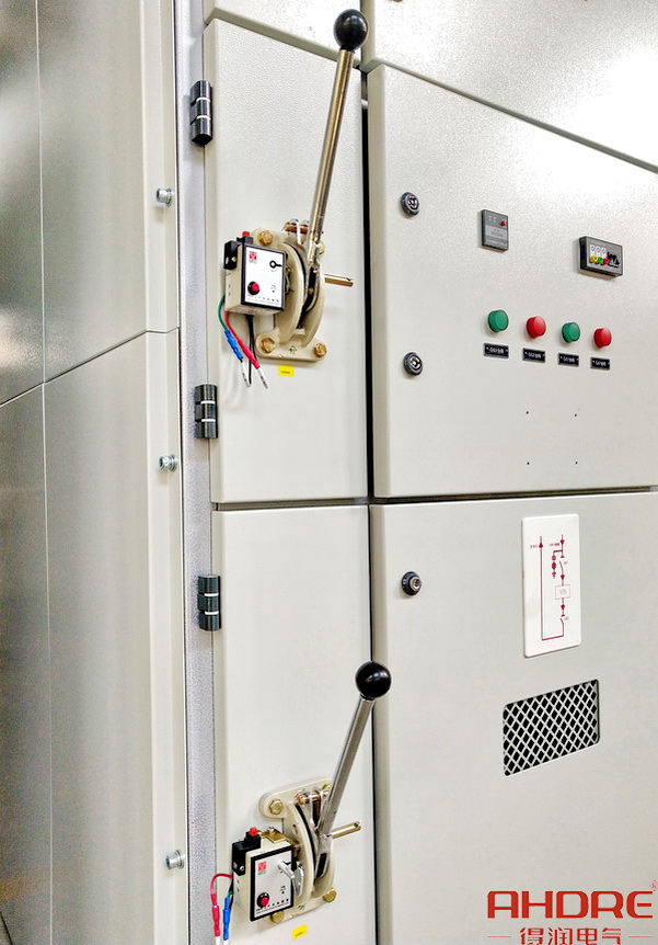 雙隔離開關操作機構.jpg 雙隔離開關操作機構.jpg