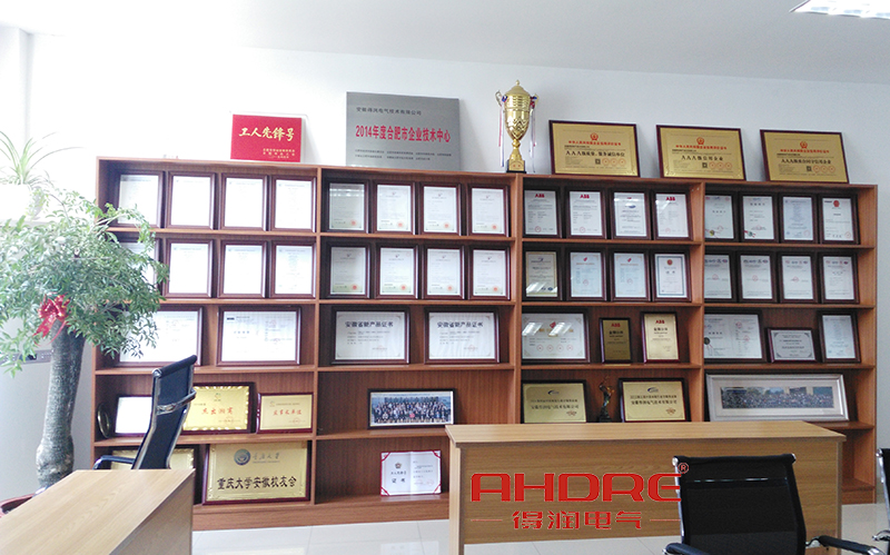 得潤電氣 配電柜 開關(guān)柜 電話400-0551-777 QQ:3176885416 得潤電氣 配電柜 開關(guān)柜 電話400-0551-777 QQ:3176885416