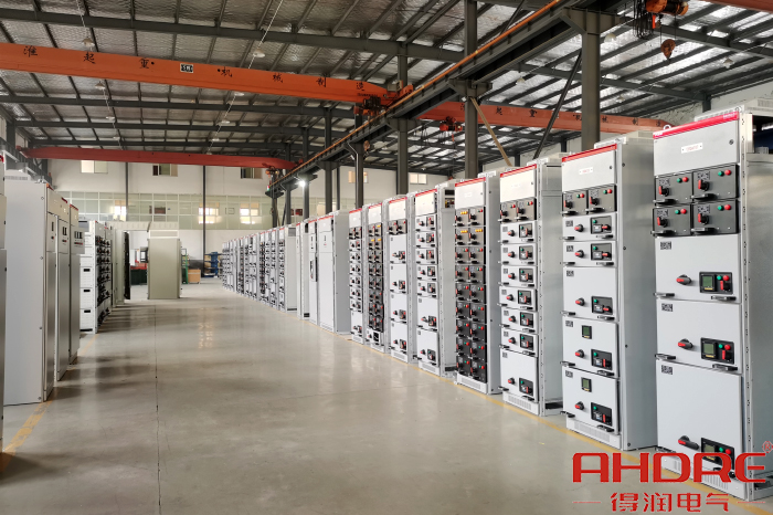 低壓成套柜1.jpg 低壓成套柜1.jpg