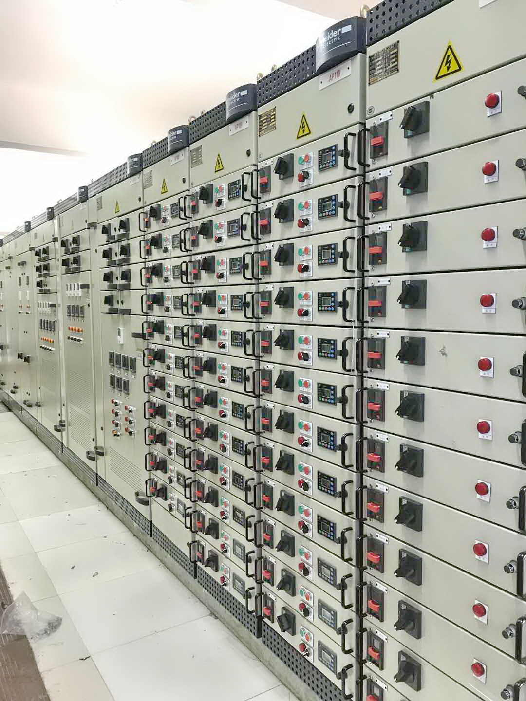 施耐德低壓柜，blokset型號(hào) 江山農(nóng)化項(xiàng)目 得潤(rùn)電氣制造