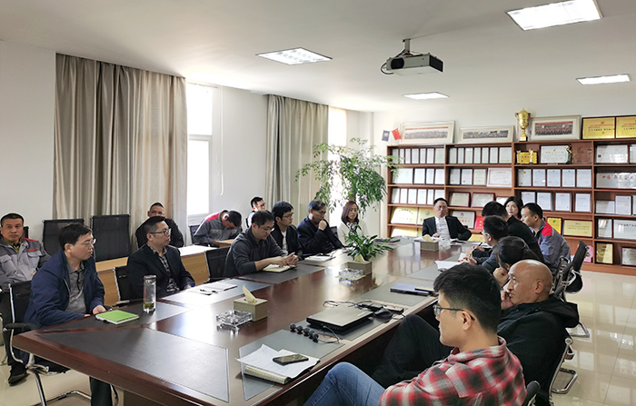 會議討論中.jpg 會議討論中.jpg