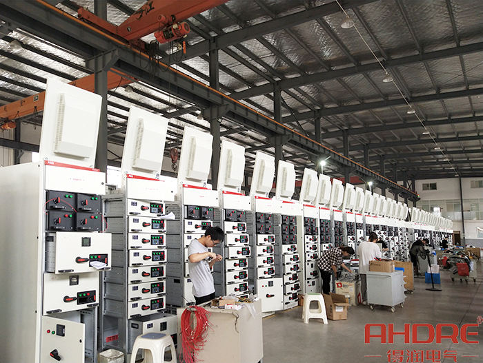 海鹽秦山項(xiàng)目MNS2.0低壓柜生產(chǎn)中.jpg 海鹽秦山項(xiàng)目MNS2.0低壓柜生產(chǎn)中.jpg