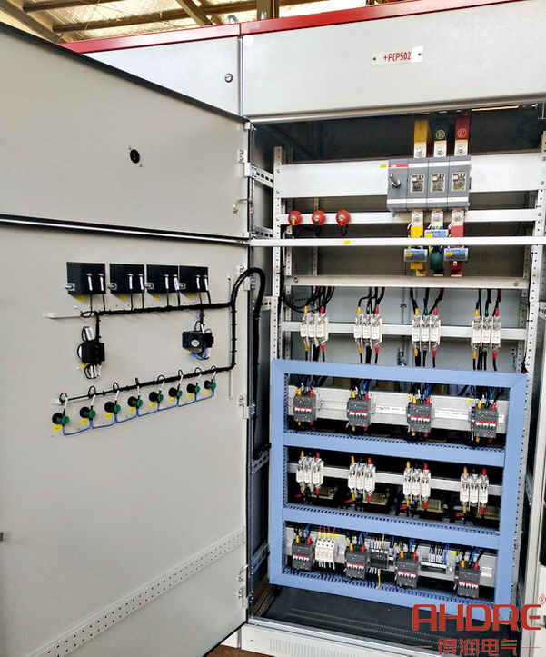 電容柜正面結(jié)構(gòu)圖.jpg 電容柜正面結(jié)構(gòu)圖.jpg