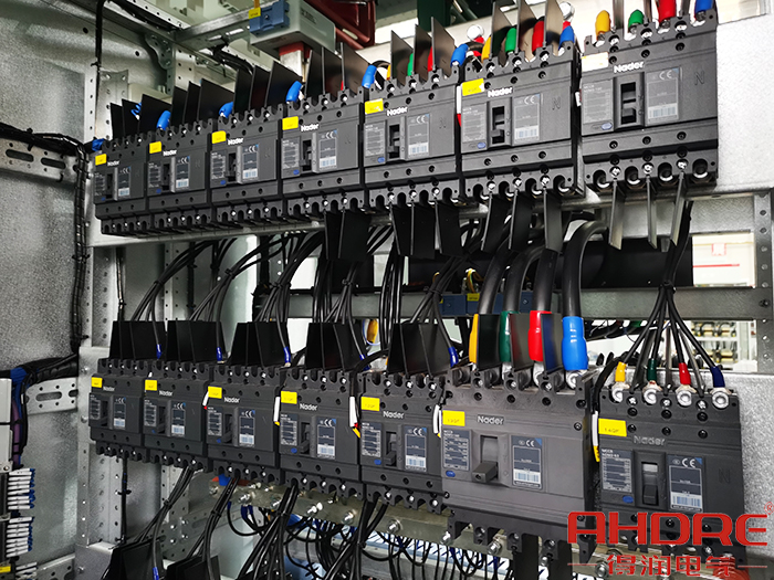 塑殼斷路器.jpg 塑殼斷路器.jpg