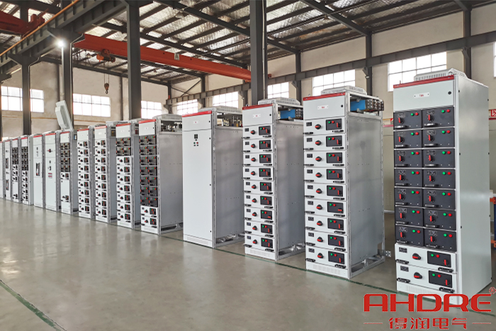 津巴布韋項(xiàng)目的低壓柜.jpg 津巴布韋項(xiàng)目的低壓柜.jpg