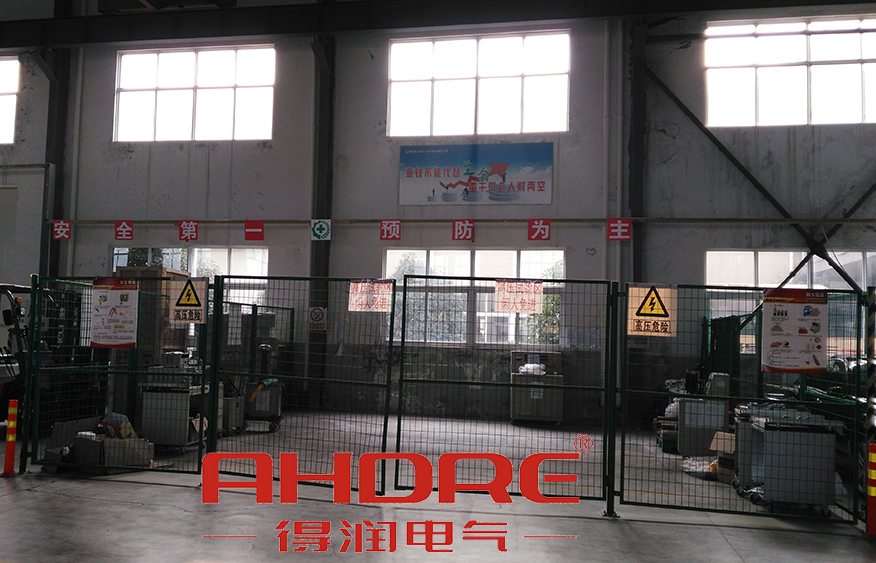 得潤(rùn)電氣 高低壓開(kāi)關(guān)柜生產(chǎn)廠家 咨詢熱線:4000551777 QQ:3176885416 得潤(rùn)電氣 高低壓開(kāi)關(guān)柜生產(chǎn)廠家 咨詢熱線:4000551777 QQ:3176885416