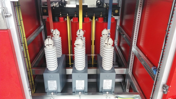 電容器.jpg 電容器.jpg