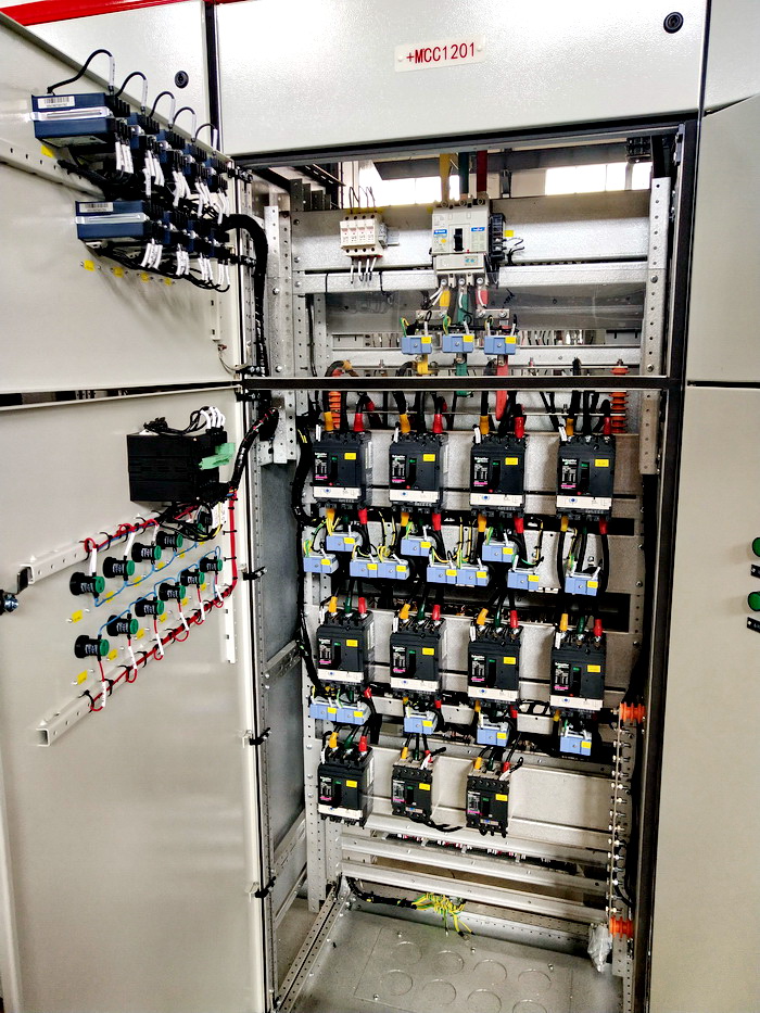 得潤(rùn)電氣 非標(biāo)柜正面圖 得潤(rùn)電氣 非標(biāo)柜正面圖