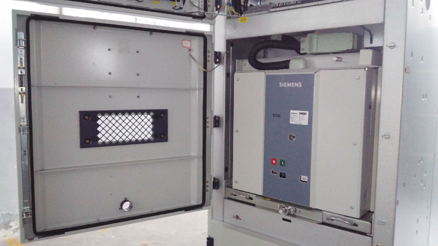 KYN28A-12高壓開關柜 安徽得潤電氣 400-128-7988 KYN28A-12高壓開關柜 安徽得潤電氣 400-128-7988