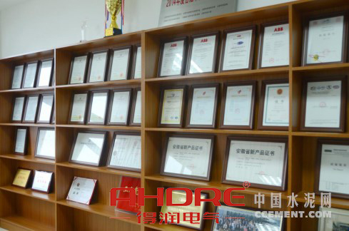 得潤電氣 電氣成套設(shè)備生產(chǎn)廠家 咨詢熱線:4000551777 QQ:3176885416. 得潤電氣 電氣成套設(shè)備生產(chǎn)廠家 咨詢熱線:4000551777 QQ:3176885416.