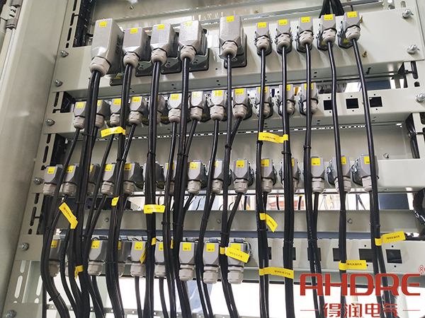 電纜出線接口.jpg 電纜出線接口.jpg